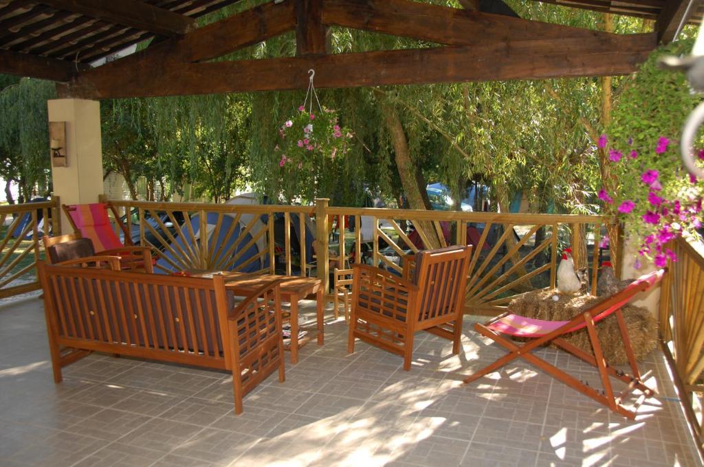Camping La Ferme De Castellane Bagian luar foto