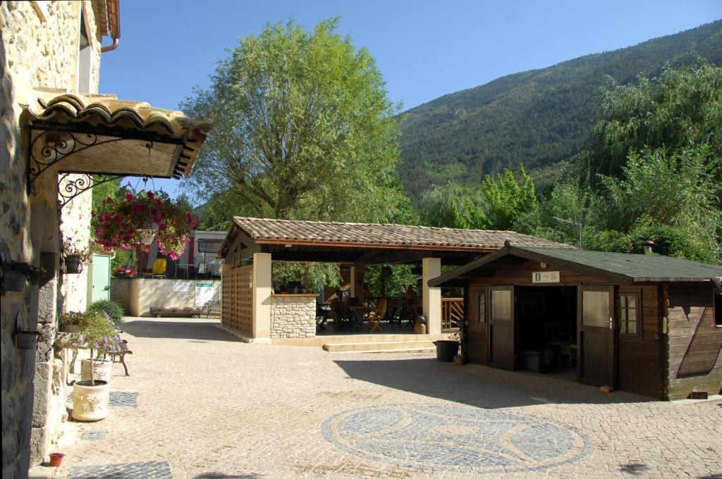 Camping La Ferme De Castellane Bagian luar foto