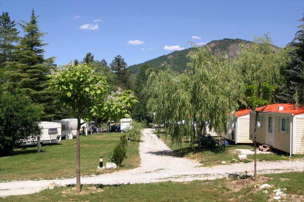 Camping La Ferme De Castellane Bagian luar foto