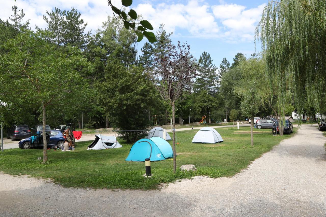Camping La Ferme De Castellane Bagian luar foto